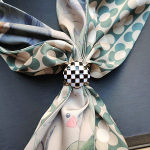 Boucle de foulard en soie simple et élégante