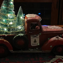 Charger l&#39;image dans la galerie, Pièce maîtresse de Noël de camion de ferme rouge